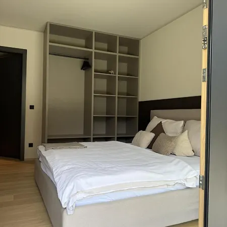 - Aira By Aa Homes דירה